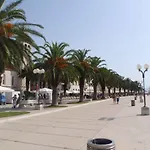 Okrug Gornji Near Sea *