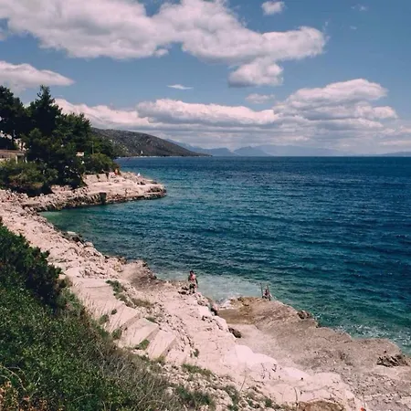 Okrug Gornji Near Sea * טרוגיר
