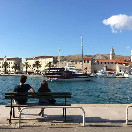 Okrug Gornji Near Sea * טרוגיר